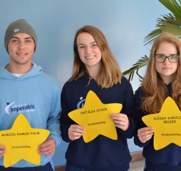 Sch&uuml;ler bestehen Pr&uuml;fung zum Studienkolleg in Deutschland