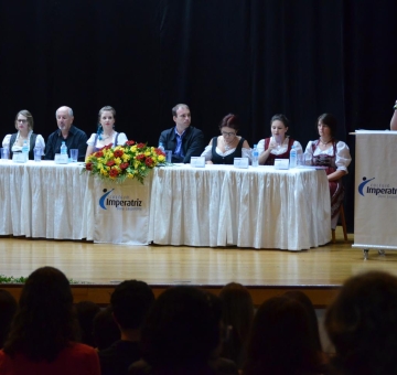 Entrega de diplomas e certificados de l&iacute;ngua alem&atilde;