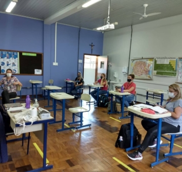 Professores e comunidade t&ecirc;m a oportunidade de participar de aulas de L&iacute;ngua Alem&atilde;