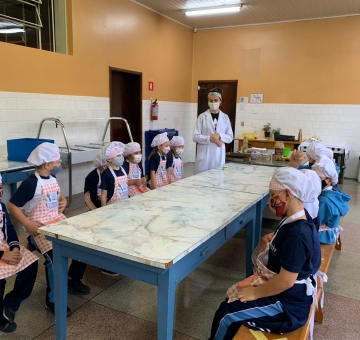 Alunos participam do projeto Chefinho Saud&aacute;vel